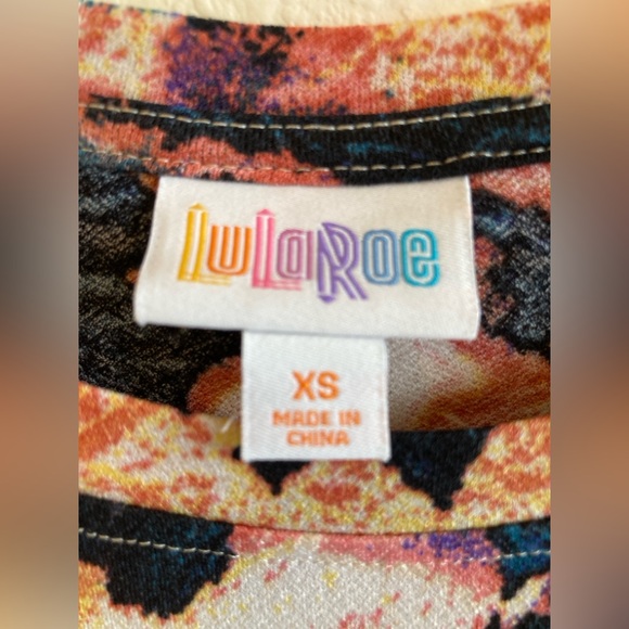 LuLaRoe Black and Coral Acid Wash Print Leah Tunic - Picture 2 of 9